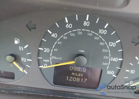 2001 Mercedes-Benz E 320 z USA, uszkodzony, nr VIN WDBJF65J61B180354